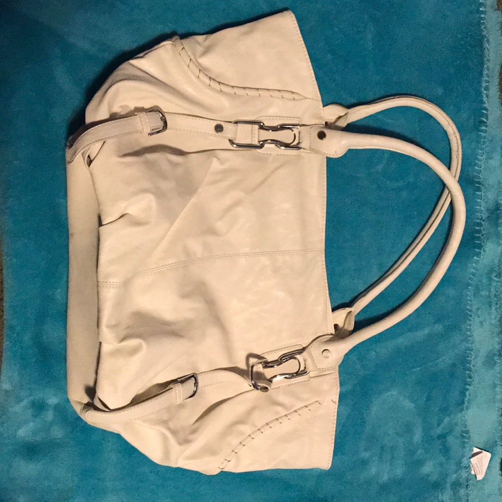 White Giovani & Rucci shoulder bag.